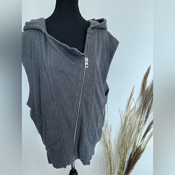 NOT AVAILABLE Adidad by Stella Mcartney oversized Gray Sleeveless Hoodie Vest - Picture 2 of 7